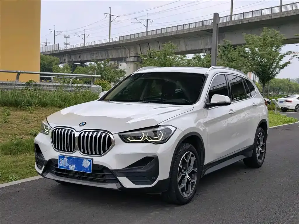BMW X1 — фото 1