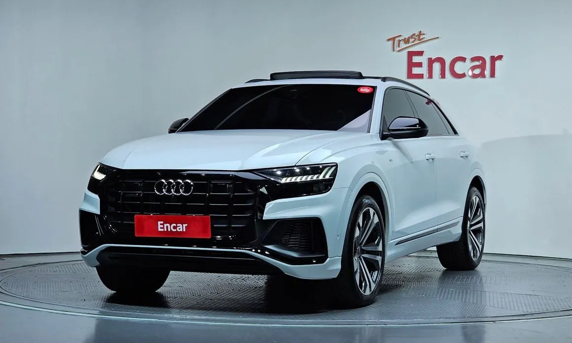 Audi Q8 — фото 1