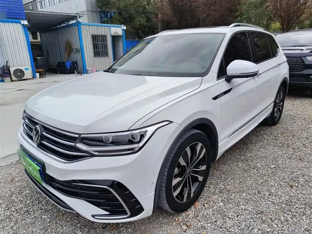 Volkswagen Tiguan L — фото 2