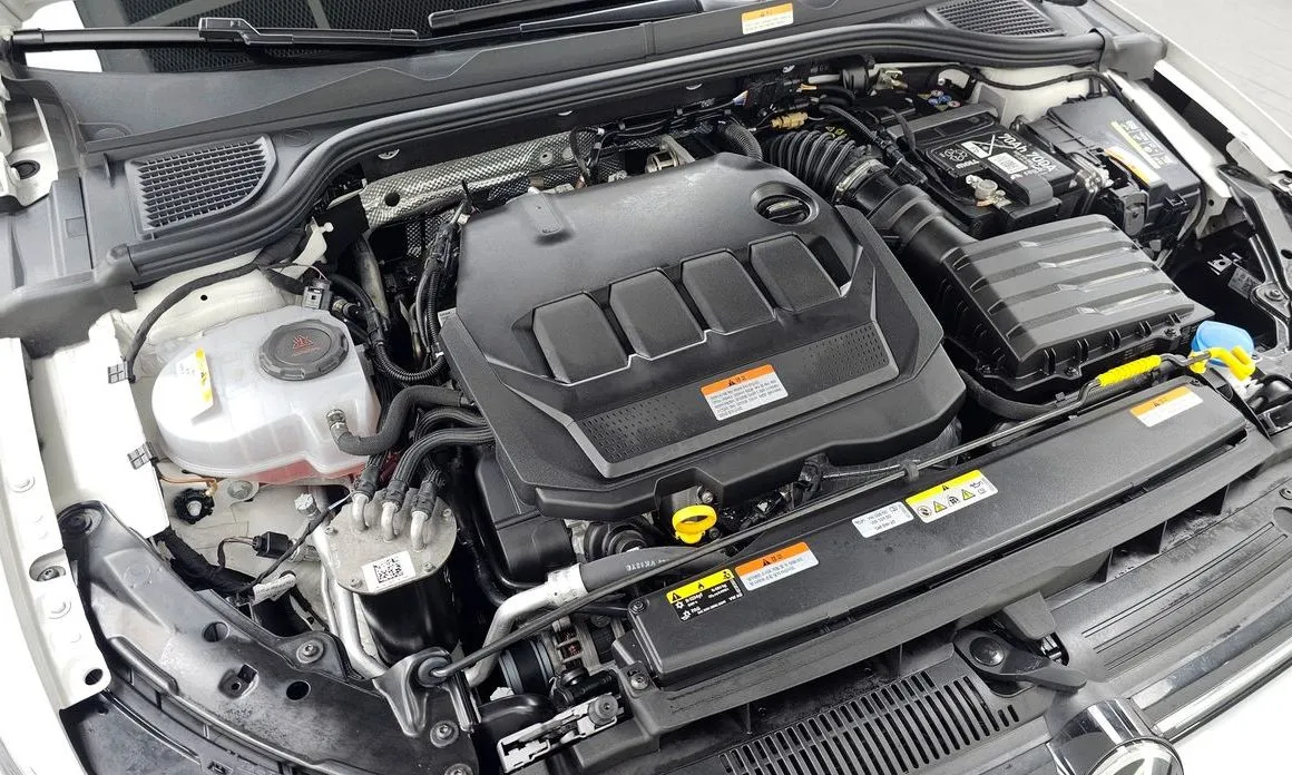 Volkswagen Golf 2024 из KR, фото 9