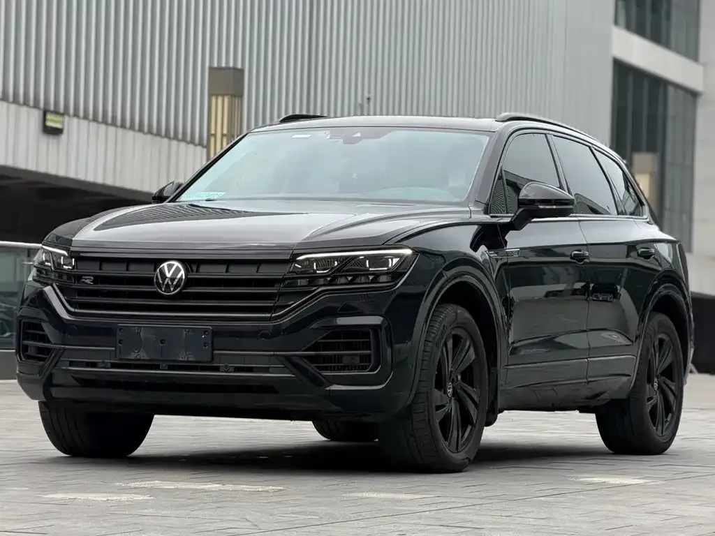 Volkswagen Touareg — фото 1