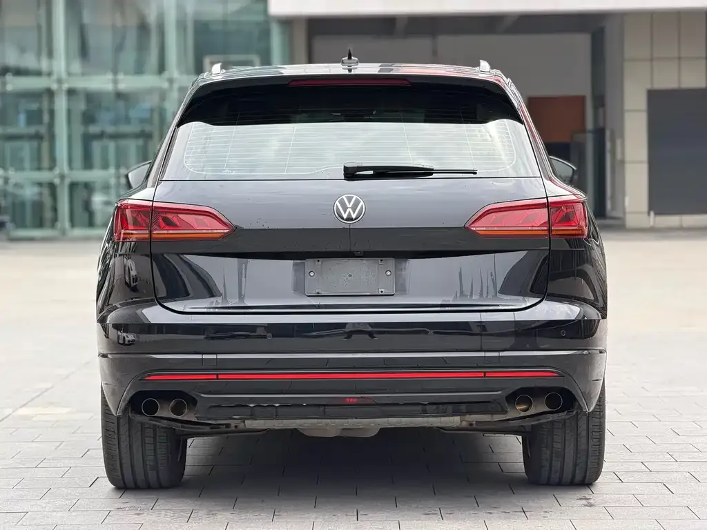 Volkswagen Touareg — фото 8