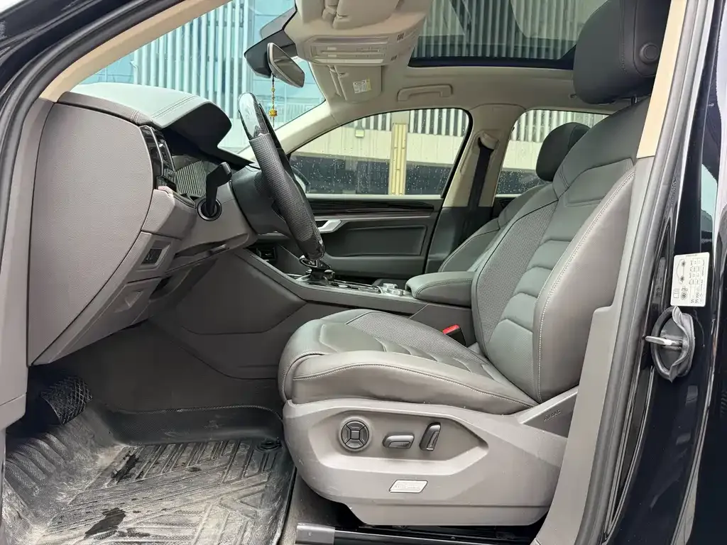 Volkswagen Touareg — фото 5
