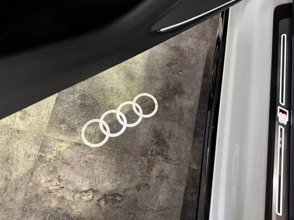 Audi A4L 2024 из CN, фото 6