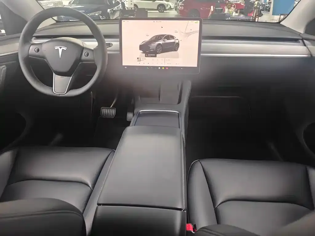 Tesla Model Y — фото 7