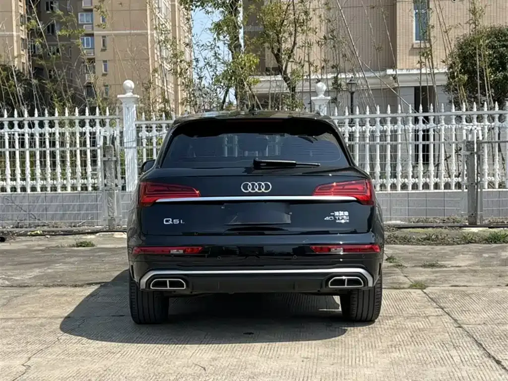 Audi Q5L — фото 10