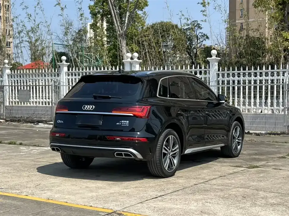 Audi Q5L — фото 8