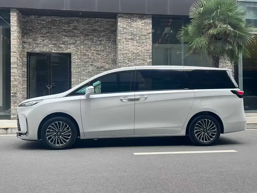Buick GL8 Hybrid 2025 из CN, фото 5