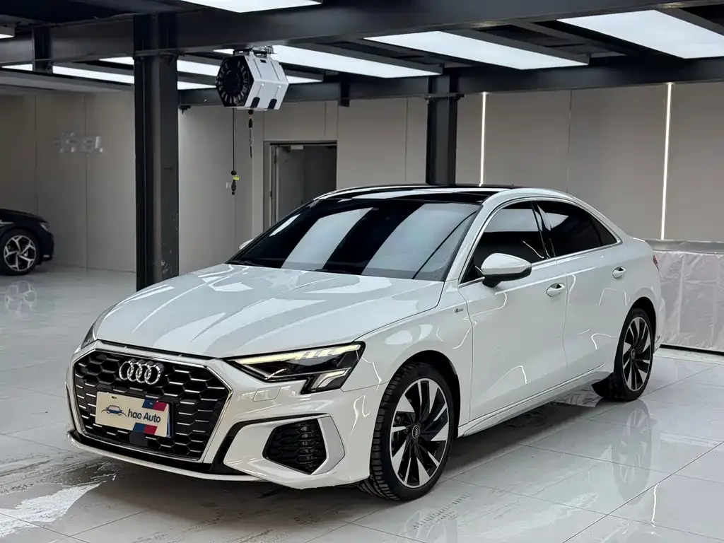 Audi A3 — фото 1