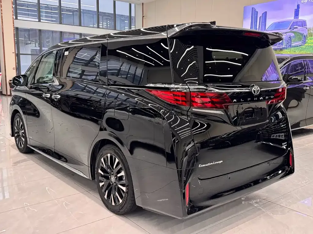 Toyota Alphard — фото 8