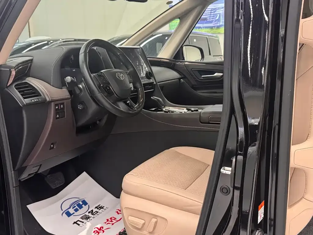 Toyota Alphard — фото 7