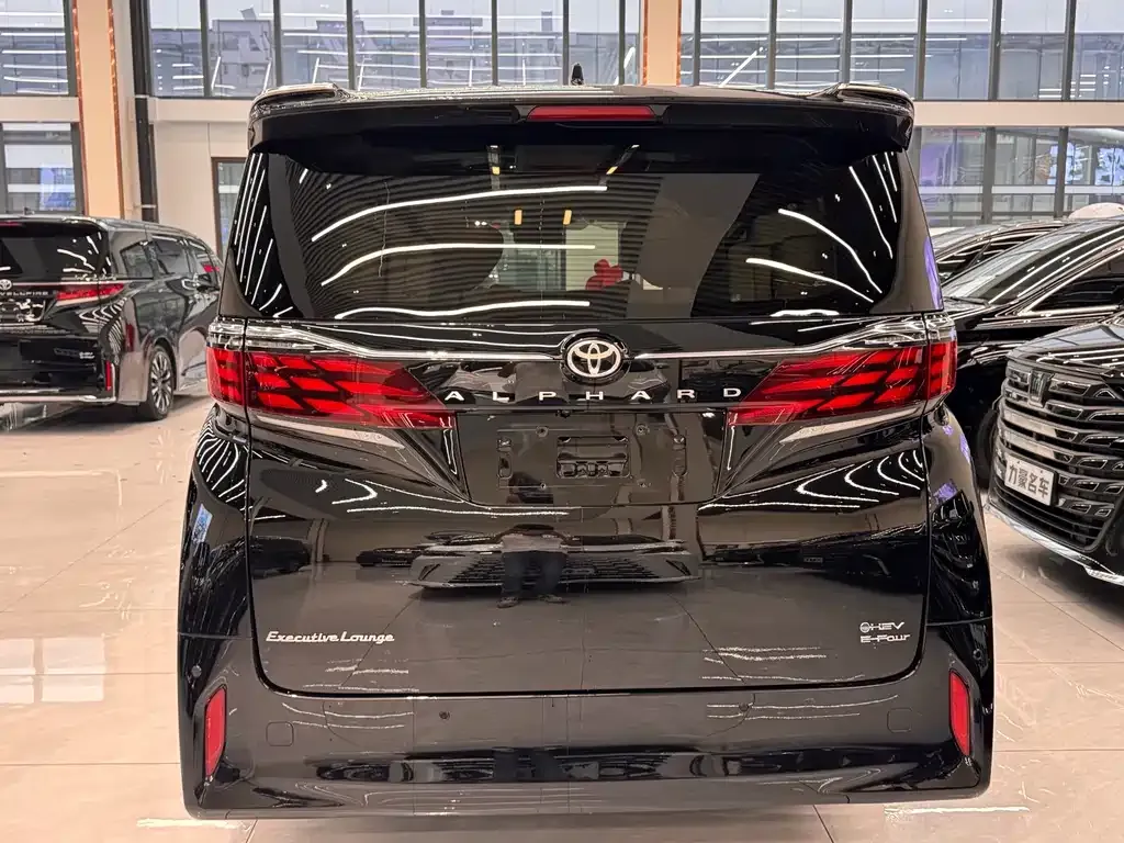 Toyota Alphard — фото 4