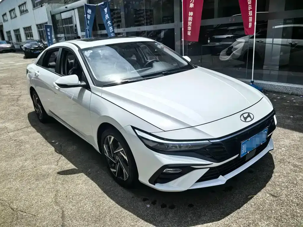 Hyundai Elantra — фото 7