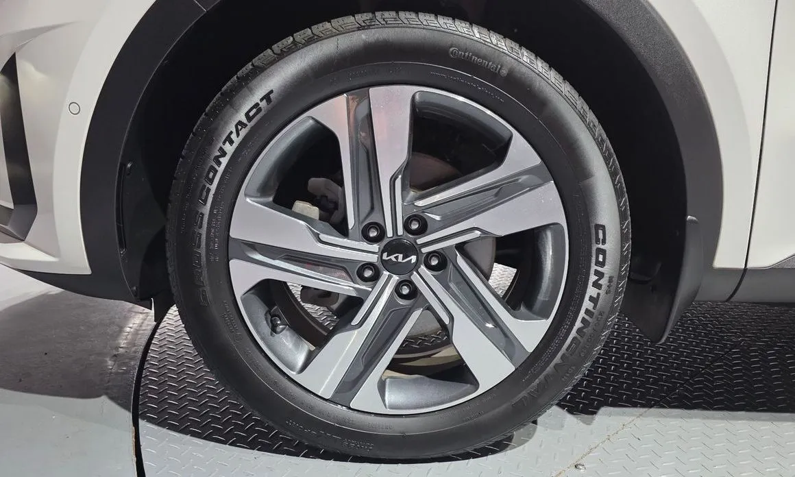 Kia Sorento — фото 8