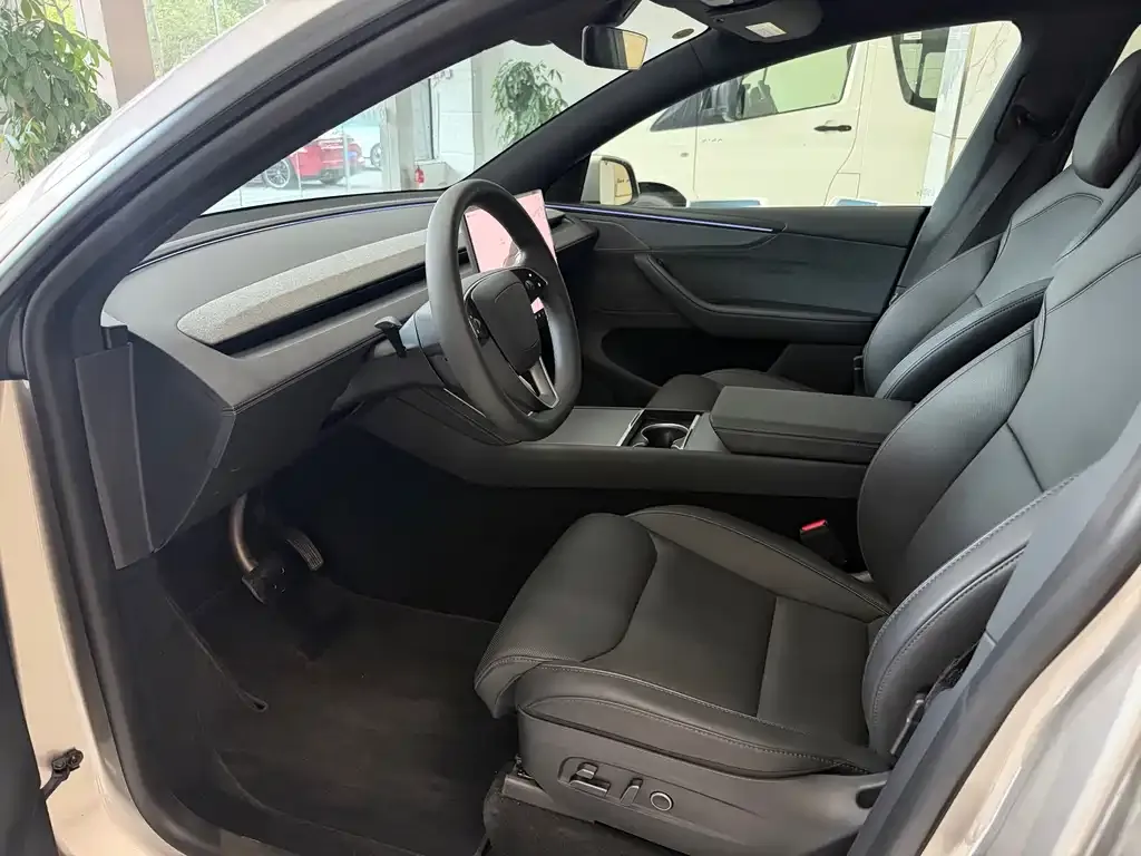 Tesla Model Y L 2025 из CN, фото 2