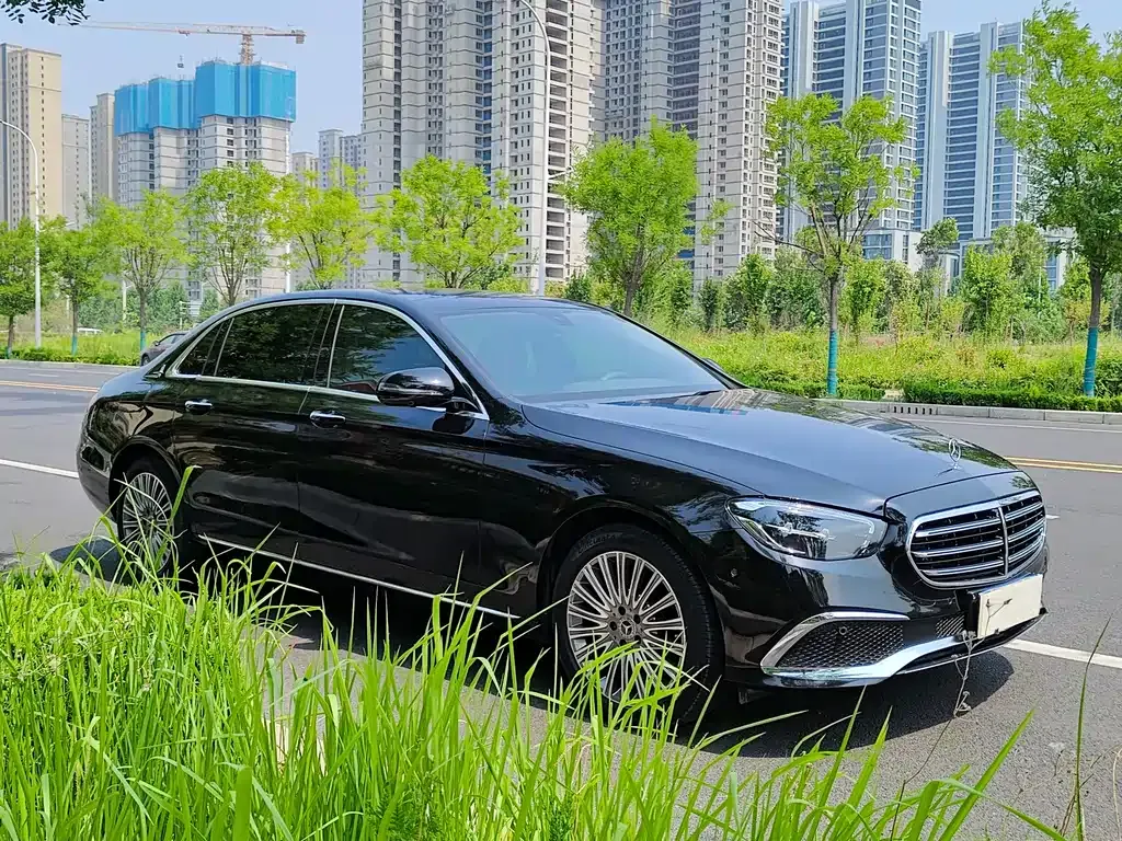 Mercedes-Benz E-Class — фото 7