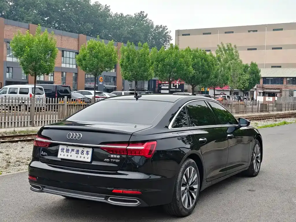 Audi A6L — фото 8