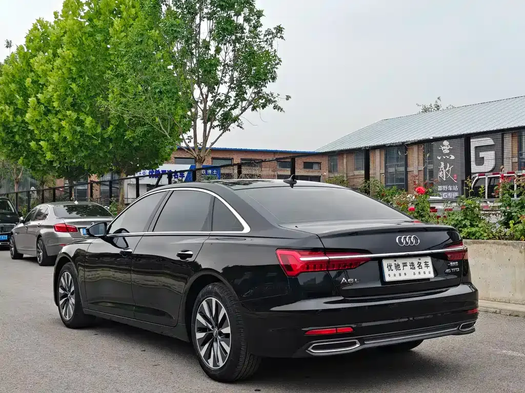 Audi A6L — фото 2