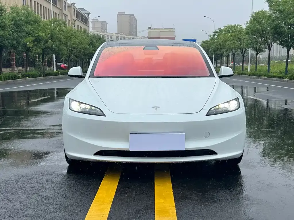 Tesla Model 3 — фото 4