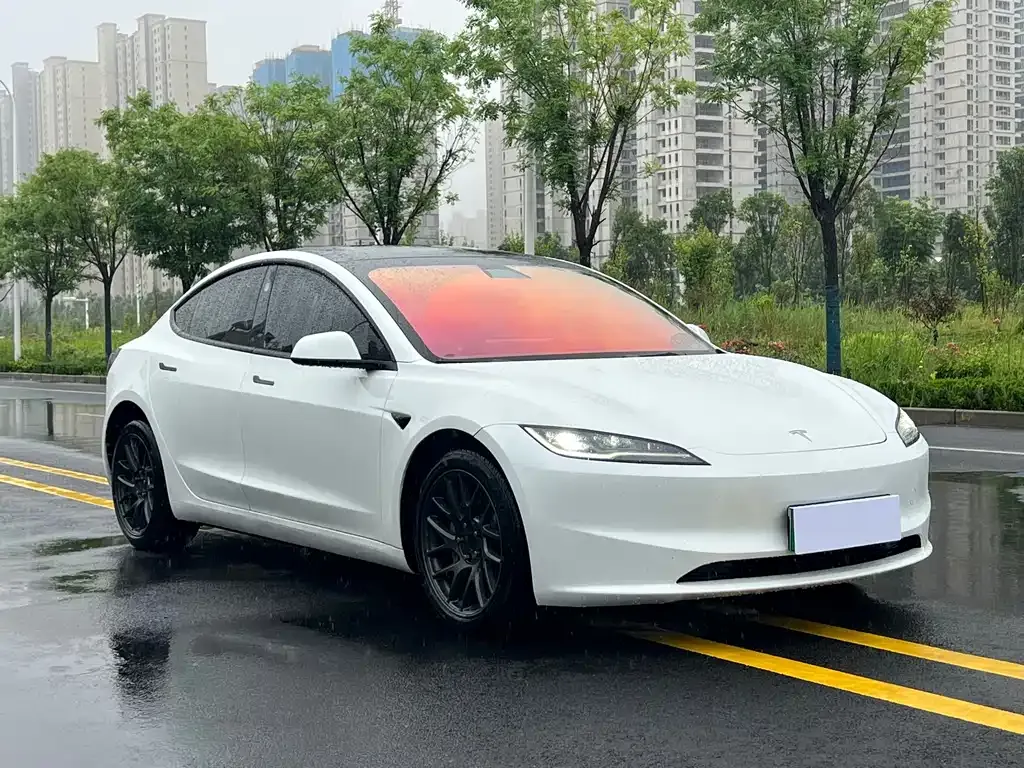 Tesla Model 3 — фото 8
