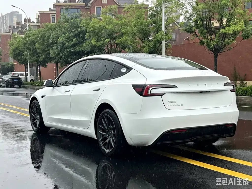 Tesla Model 3 — фото 9