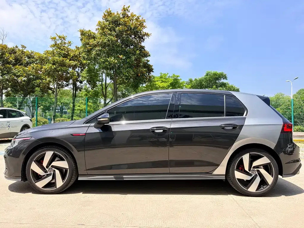 Volkswagen Golf GTI — фото 10
