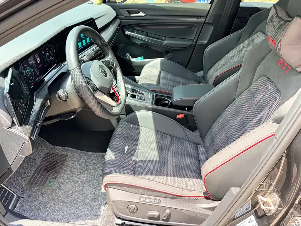 Volkswagen Golf GTI — фото 6