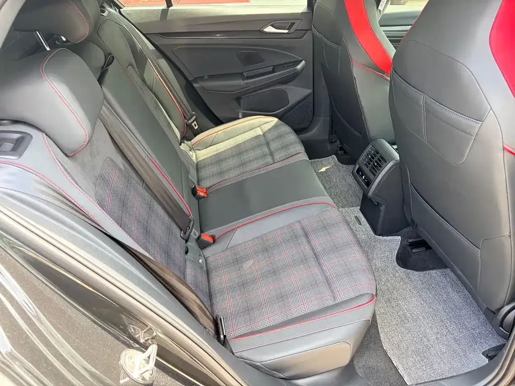 Volkswagen Golf GTI — фото 2