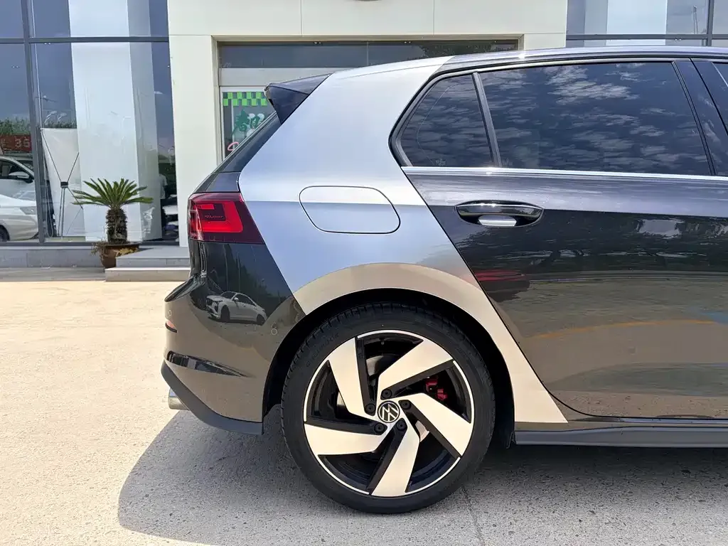 Volkswagen Golf GTI — фото 8