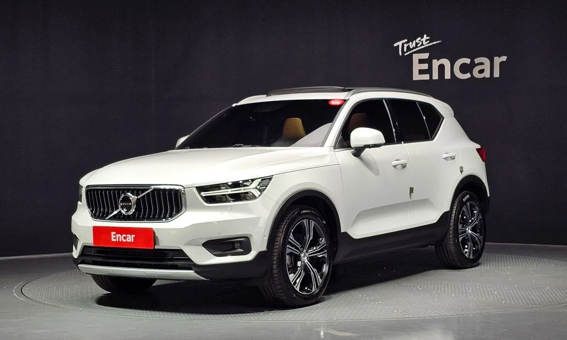 Volvo XC40 — фото 1
