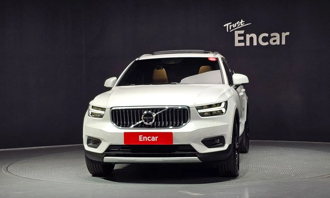 Volvo XC40 — фото 7