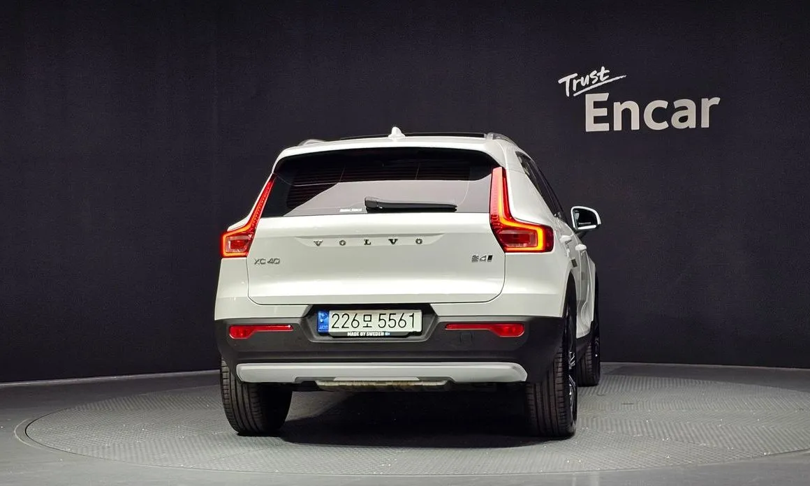 Volvo XC40 — фото 9