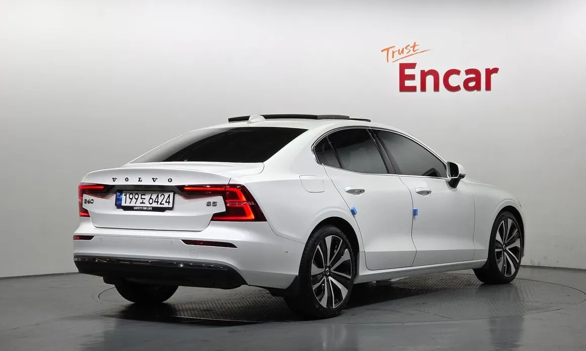 Volvo S60 2023 из KR, фото 3