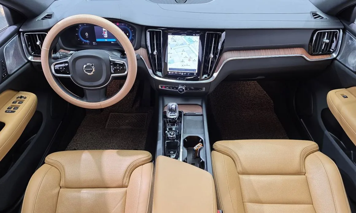 Volvo S60 2023 из KR, фото 10