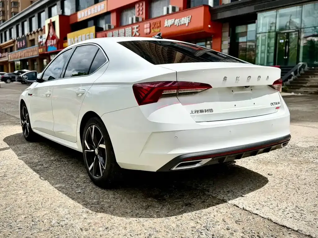Skoda Octavia — фото 9