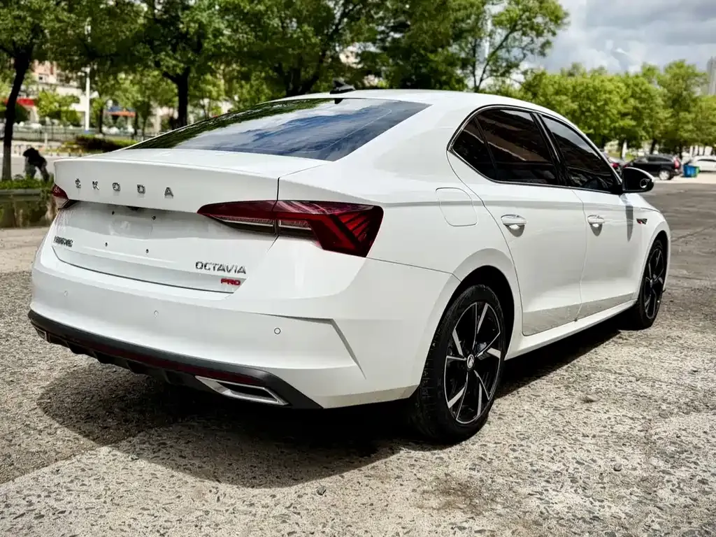 Skoda Octavia — фото 8