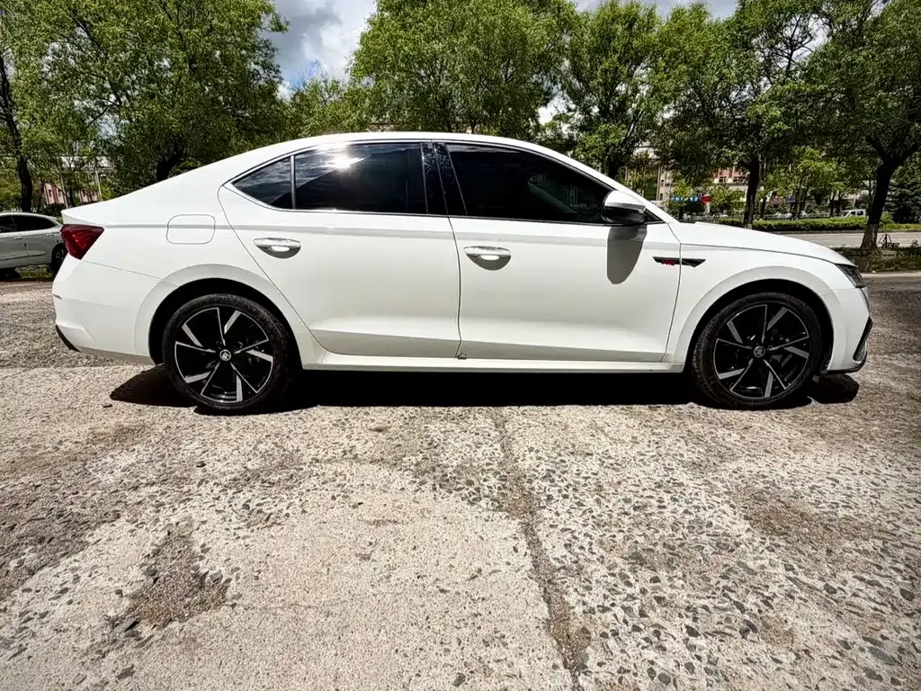 Skoda Octavia — фото 4