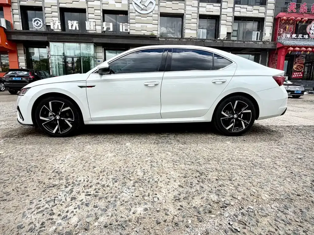 Skoda Octavia — фото 7