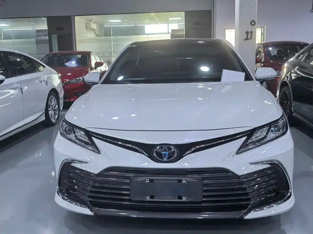 Toyota Camry — фото 8