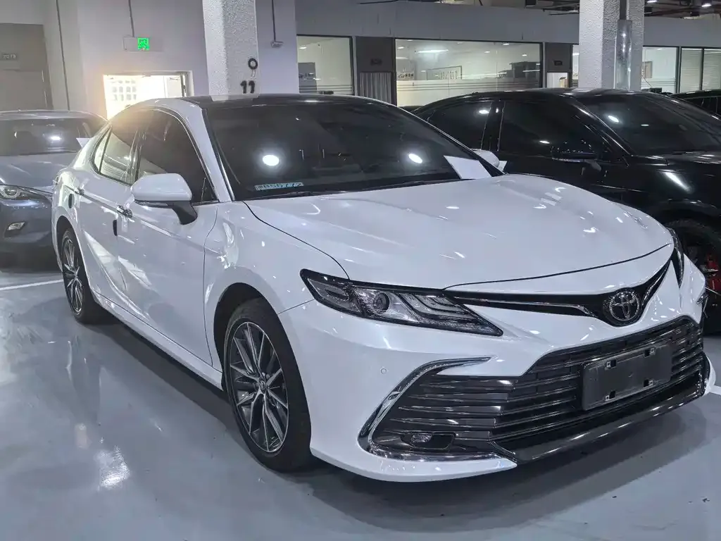 Toyota Camry — фото 4