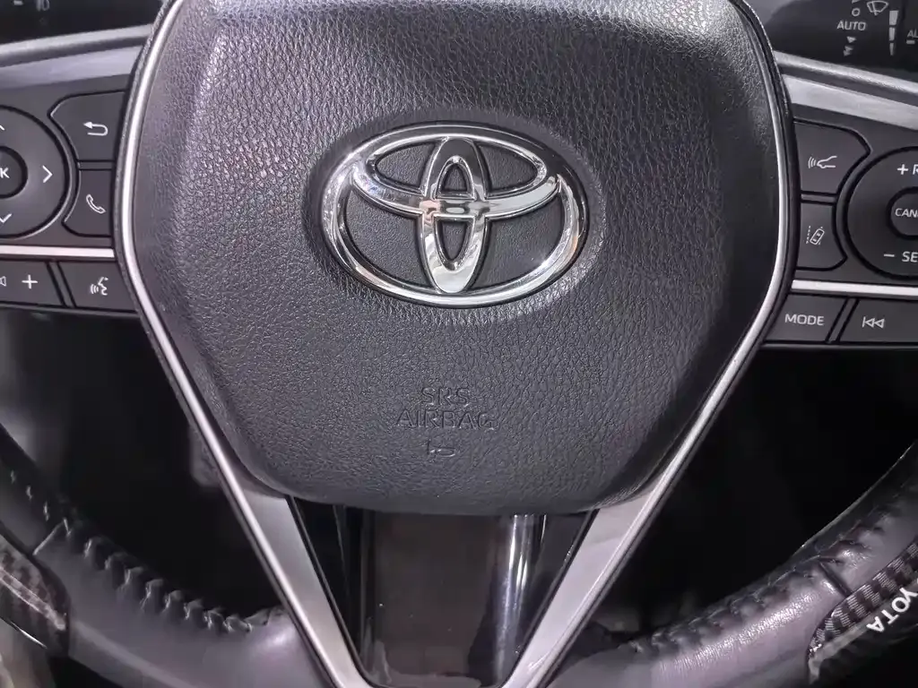 Toyota Camry — фото 7
