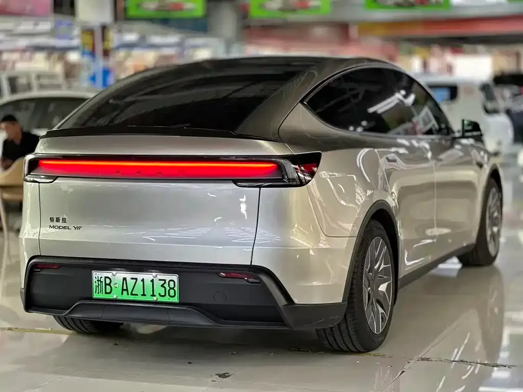 Tesla Model Y L 2025 из CN, фото 8