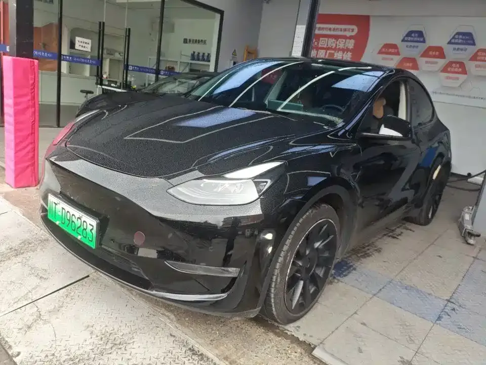 Tesla Model Y — фото 1