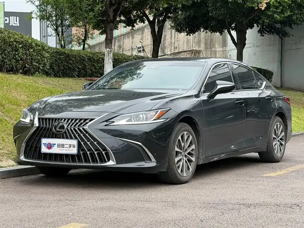 Lexus ES — фото 1