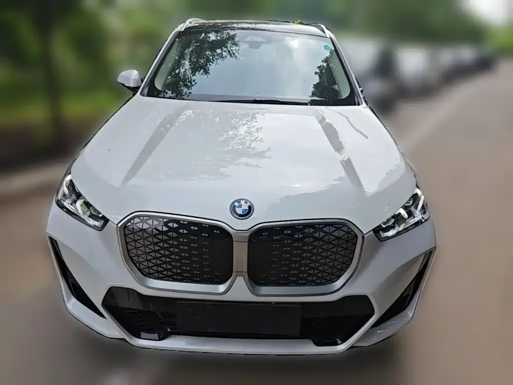 BMW iX1 2025 из CN, фото 3