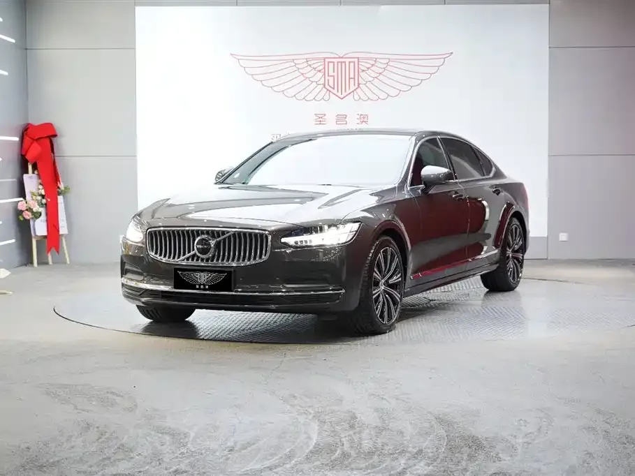 Volvo S90 — фото 1