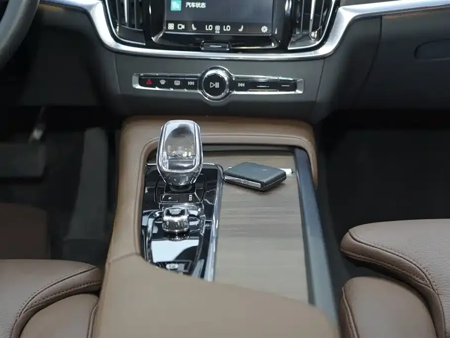 Volvo S90 — фото 4