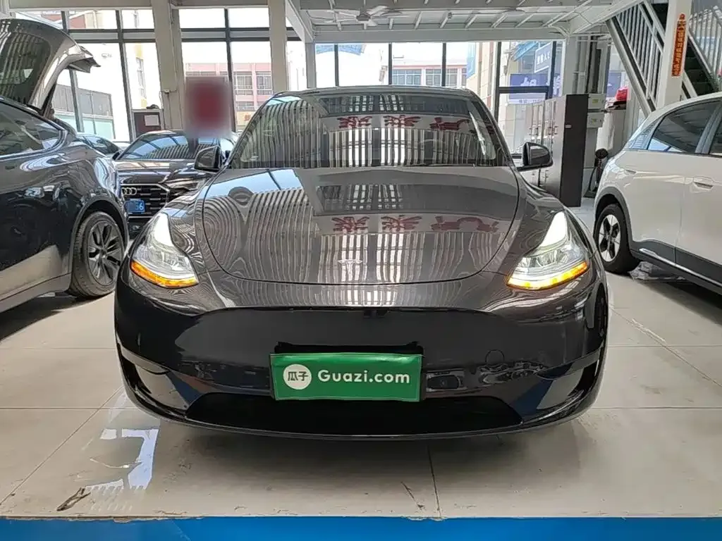 Tesla Model Y — фото 10