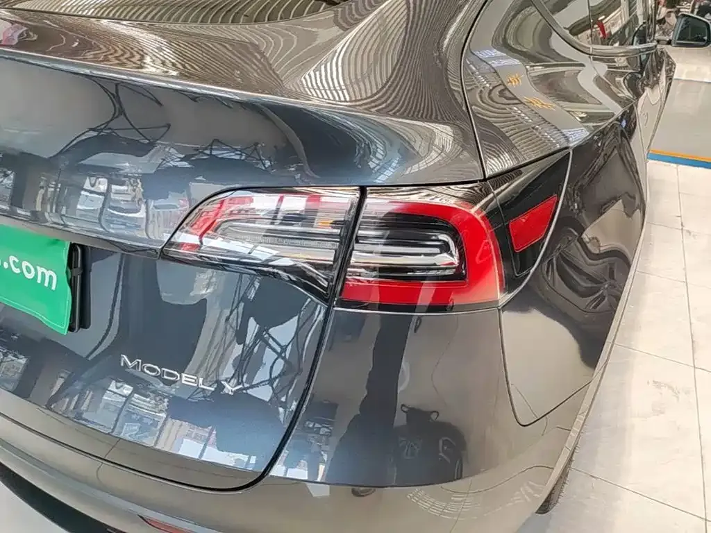 Tesla Model Y — фото 7