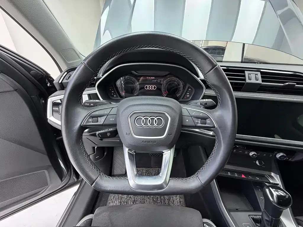 Audi Q3 — фото 5